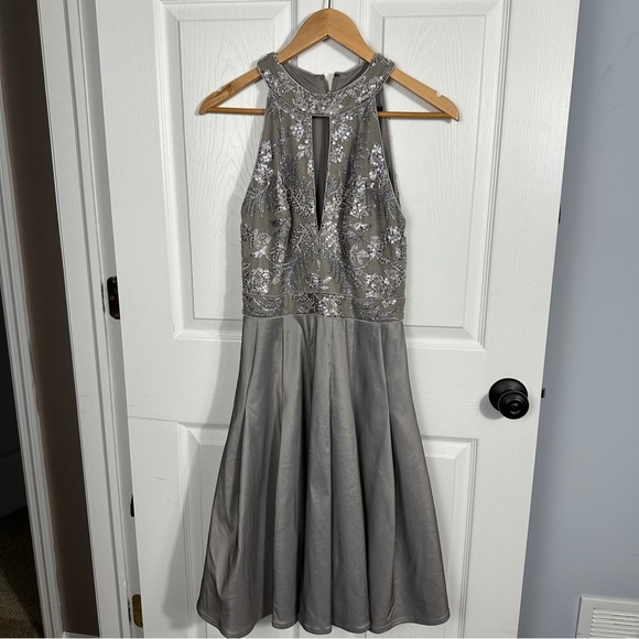 Tadashi Shoji knee length dress, silver, heavily embellished on top, sz 4 - Picture 1 of 13